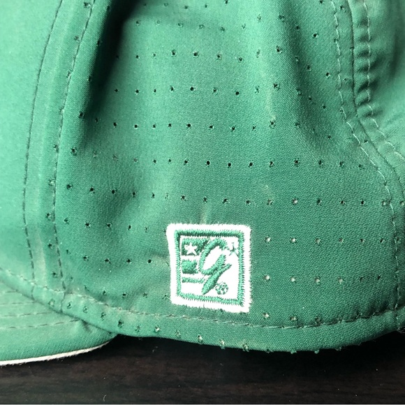 Vintage Strange Land Snap Back - Picture 6 of 10